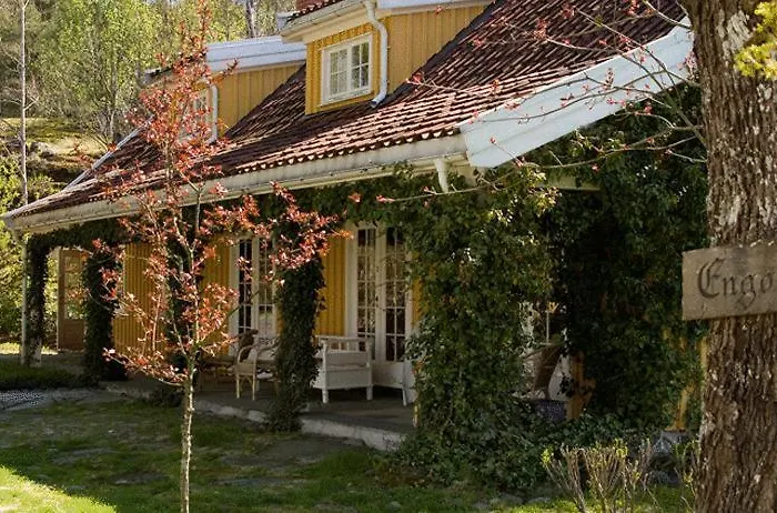 Engo Gard & Restaurant מלון