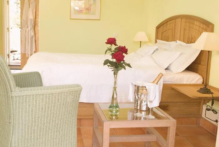 Engo Gard & Restaurant מלון